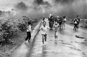 guerra niños corriendo