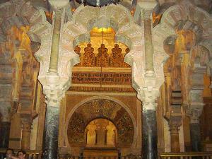 Detalle del antiguo Mihrab de la mezquita