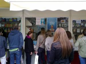 FIRMA DE LIBROS FERIA DEL LIBRO MADRID 2013