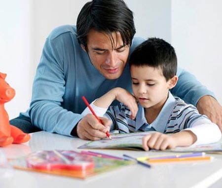 padres-ninos-deberes-colegio